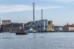 Även mot Skeppsbron och över älven blir det fina spegelbilder.