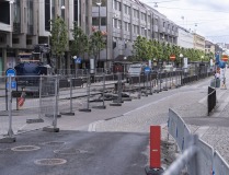 Spårvagnarna som vanligtvis kör på Östra Hamngatan kör nu tillfälligt annan väg eller har ersatts av busstrafik.