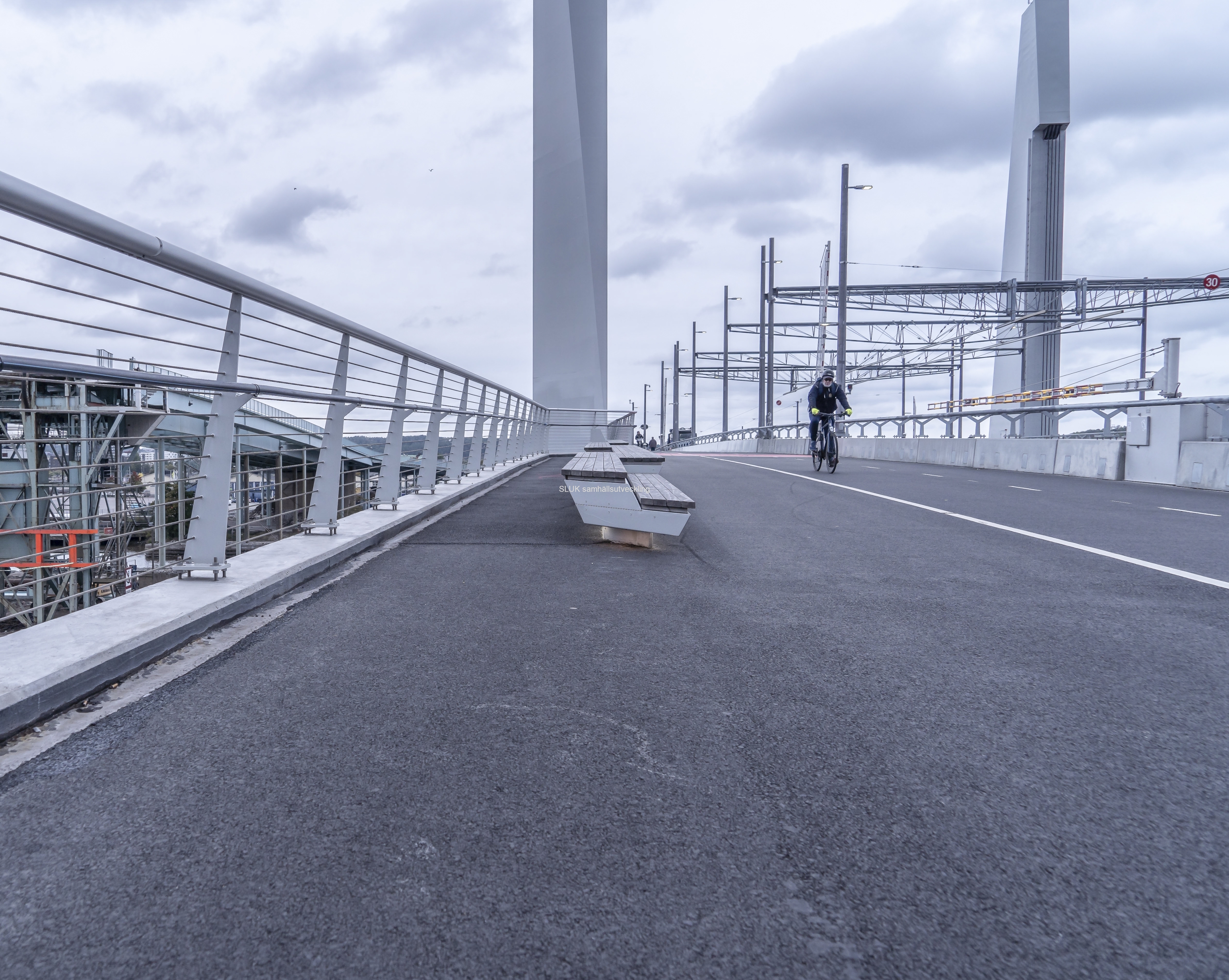 Den östra gång- och cykelvägen är nu klar på Hisingsbron.