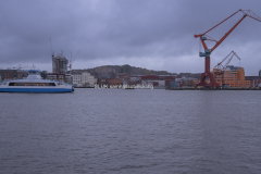 Från Masthuggskajen kan man se till Lindholmen och se  byggnationen av Karlatornet. En av Västtrafiks färjor passerar just mot Stenpiren.