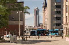 Vy mot Skeppsbron och Karlatornet syns i bakgrunden på Lindholmen.