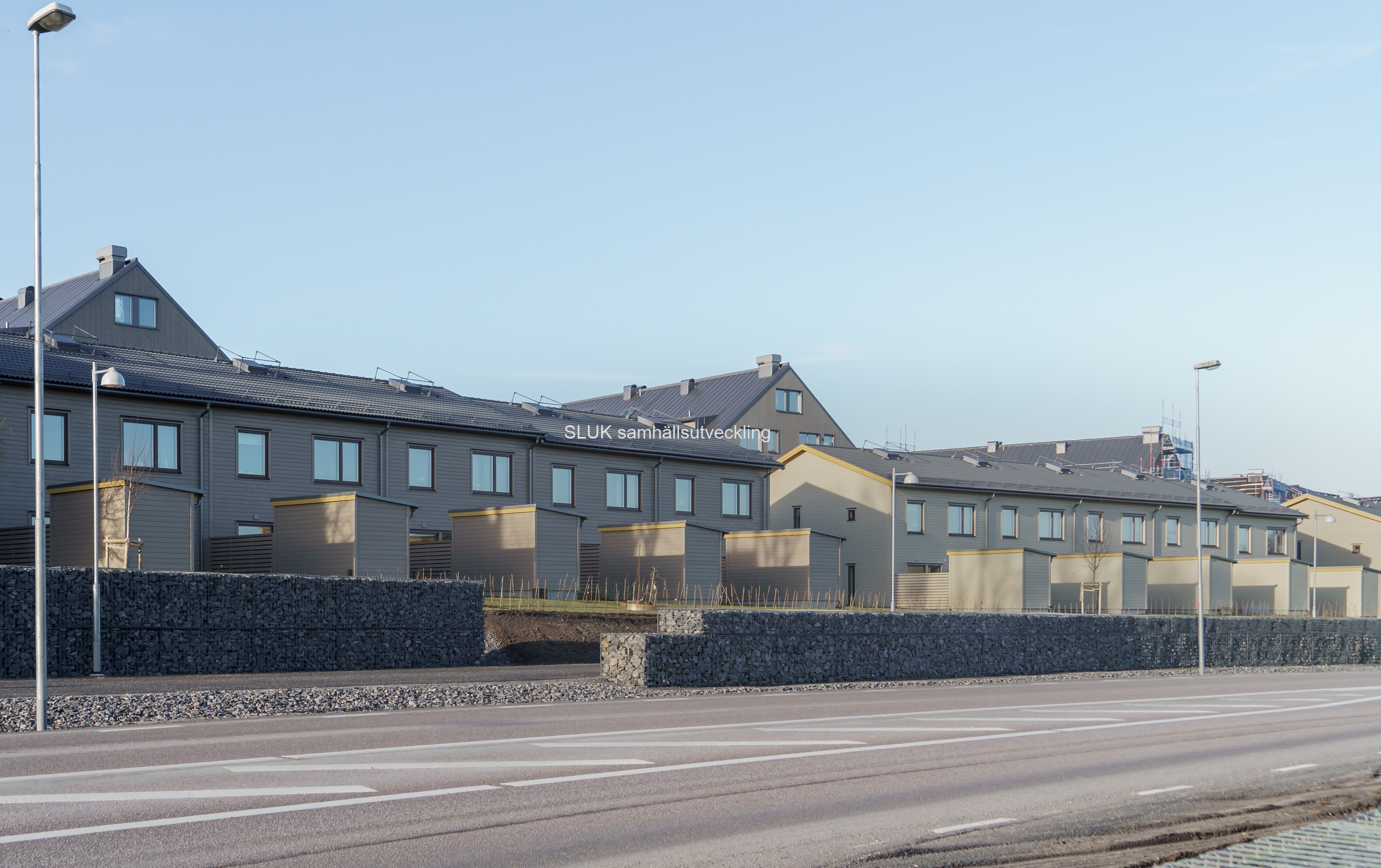 Även i Gökegården har inflyttning börjat i en del bostäder, här mot Öjersjövägen.