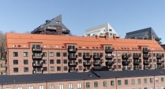 Från parkeringshuset ser man mot bostadsområdet.