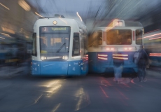 Två spårvagnar på Drottningtorget