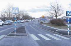 Eftersom arbeten pågår med överdäckning av RV 45 bildas långa köer vid arbetstidens slut vid Falutorget, som är en parallellväg till RV45 utmed hamnen.