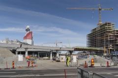 Här är Hisingsbron från Nordstan och mot den fastighet som Vasakronan bygger "Kromet#. det ser nästan ut som att bron går in i fastigheten. De är väldigt nära varandras.