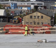 Förberedelse sker för asfalteringen på bron, delen på Hisingen.