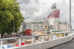 Till vänster om Hisingsbron och framför Läppstiftet syns rivningen av Götaälvbron.