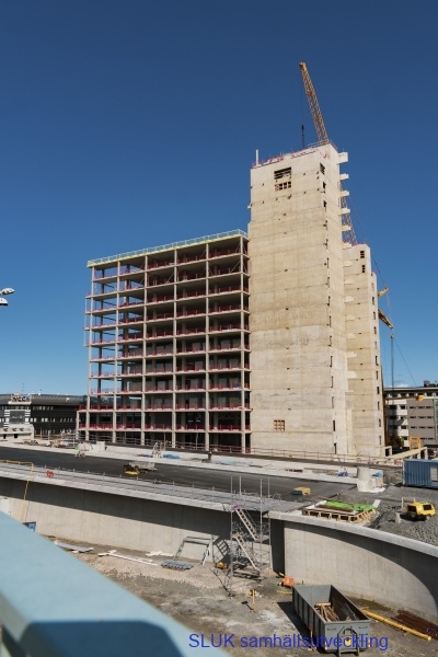 Göteborg är under omvandling och mycket sker just vid gullbersvass. Det räcker inte med bara E.-45, Västlänken och Hisingsbron. Här byggs kontorsfastigheter samtidigt.