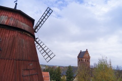 Kvarn och utsikt mot kyrkan