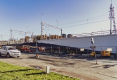 Fåfängans gångbro över E-20 är avstängd och arbeten pågår mot Gamlestaden