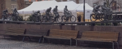 Stora torget, staty cyklister