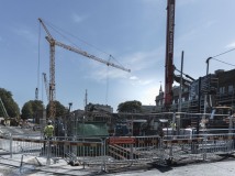 Västlänken station Haga bygger under sommaren en bro över sitt arbetsområde.