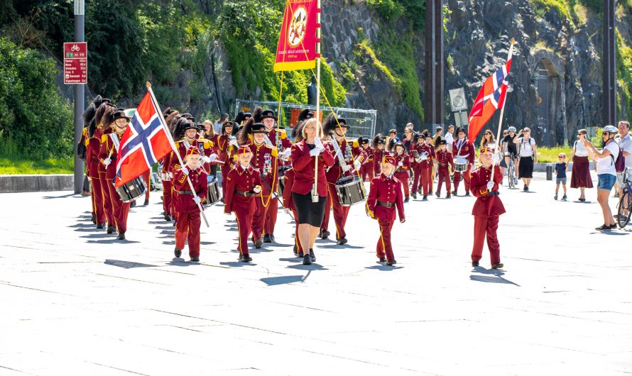 Smågardistene deltar på NM i marsjering