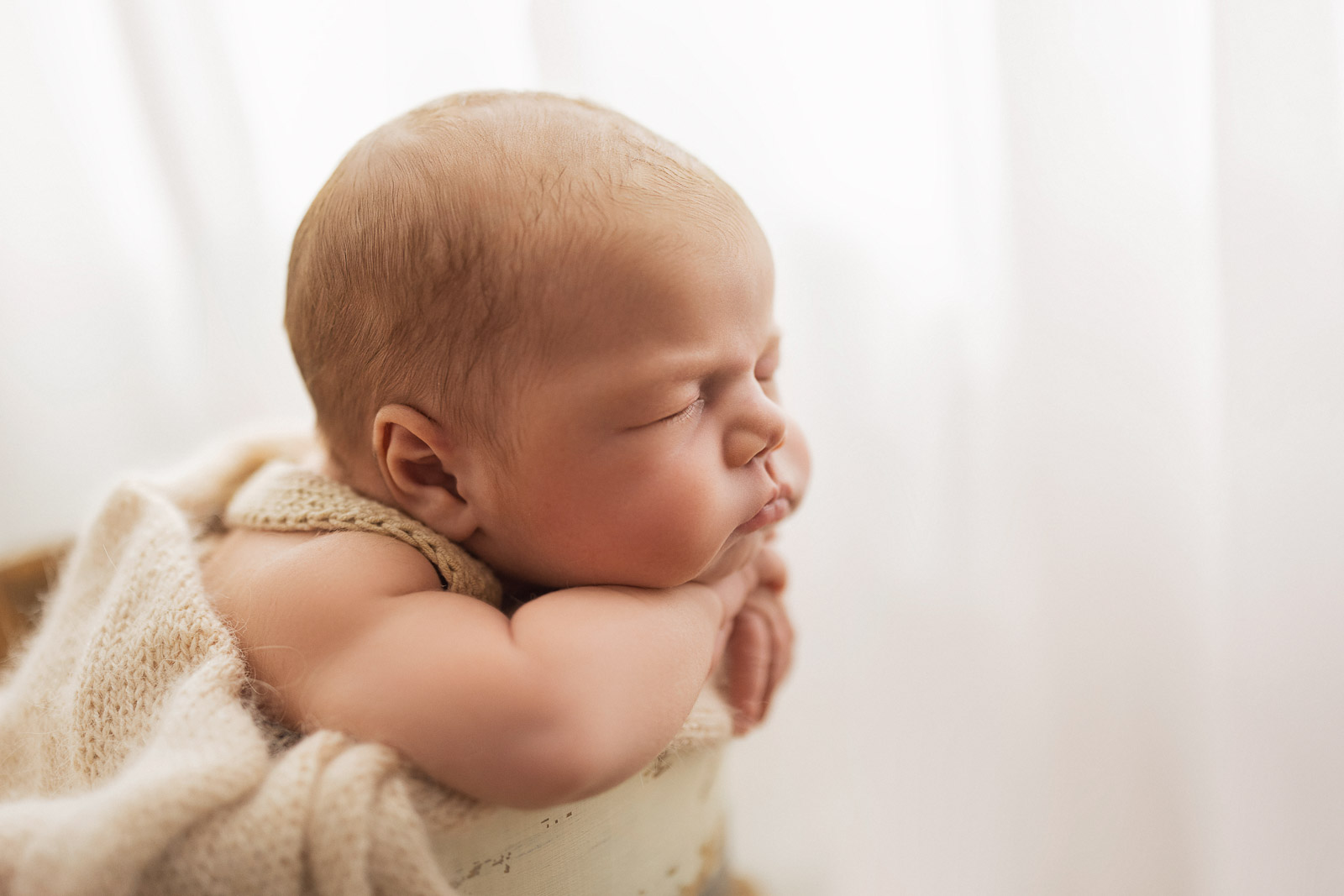 perfekter neugeborenen fotograf