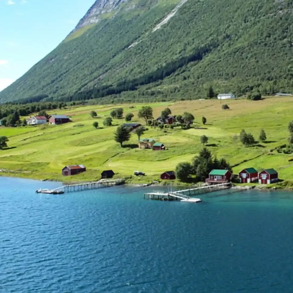 Norwegian coastal countryside, image by Dieter from Pixabay