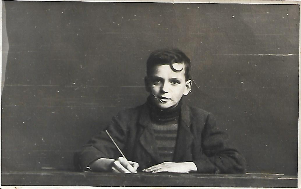 Theo foto Hoe geef je een oude beschadigde foto nieuw leven: originele foto