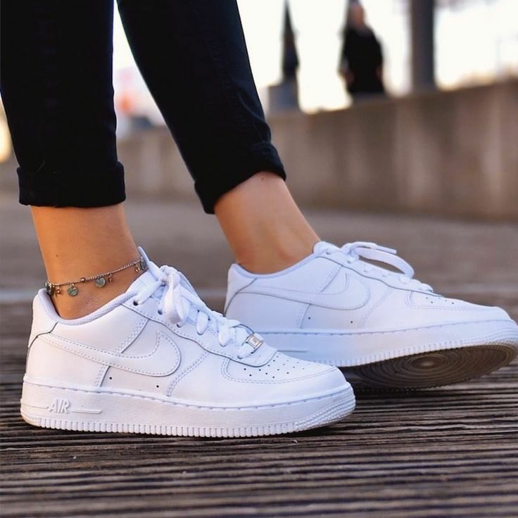 Nike Air Force 1 "07 White". Vita sneakers.