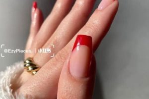 röda naglar french nails