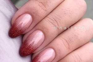 röda ombre naglar