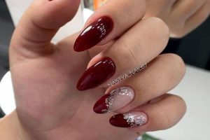 röda naglar glitter