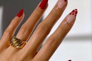 Röda naglar: bästa nageldesigner 2024