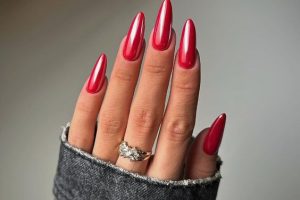 röda pärlor naglar
