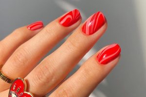 röda marmor naglar