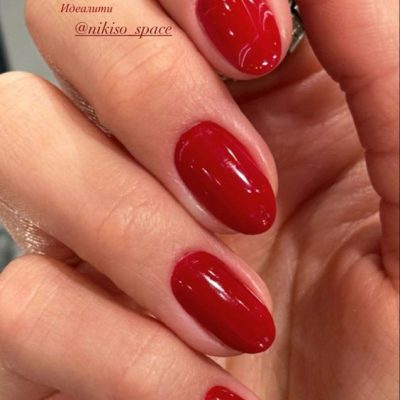 enkla röda naglar