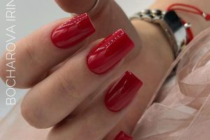 fyrkantiga röda naglar