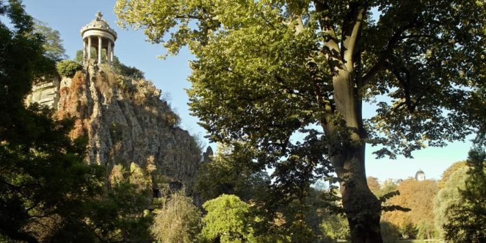 BUTTES CHAAUMONT - LES SITES TOURISTIQUES PEU CONNUS A PARISSOCIAL VIBES