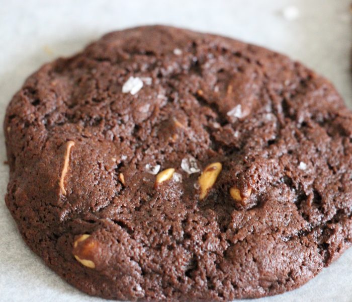 Chokoladecookies med peanuts og karamel