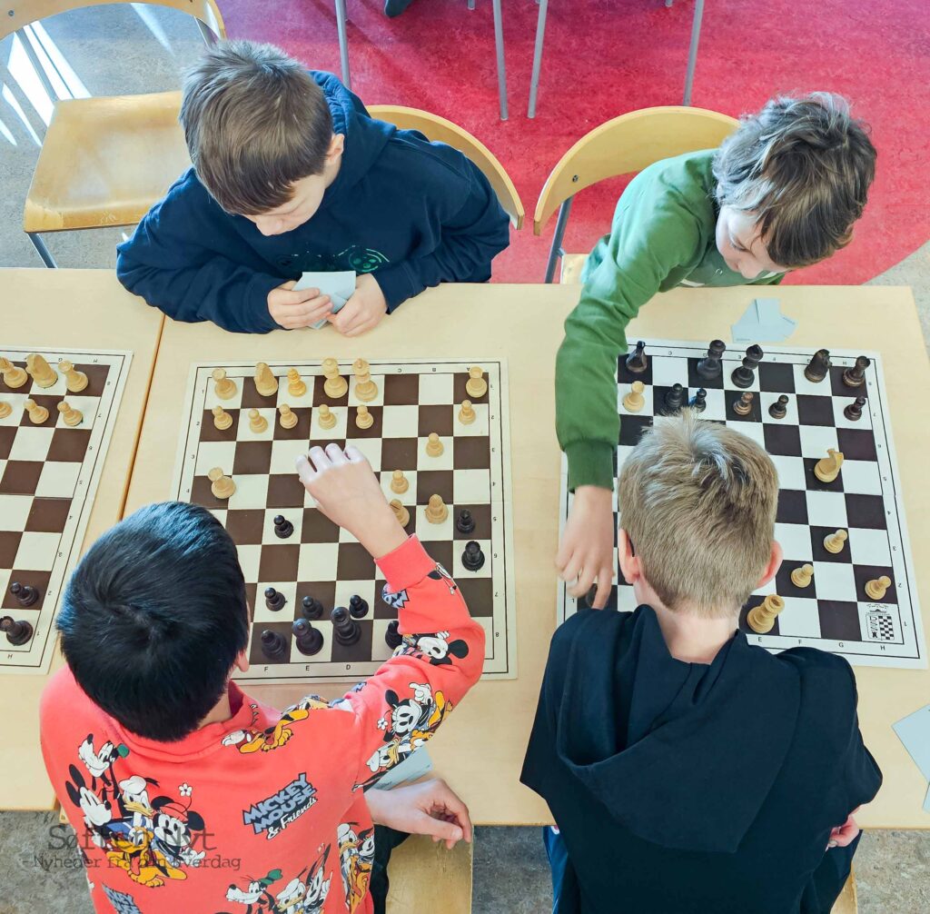 Der er fuld koncentration, når der spilles. Foto: Anders Godtfred-Rasmussen - Søften Nyt.