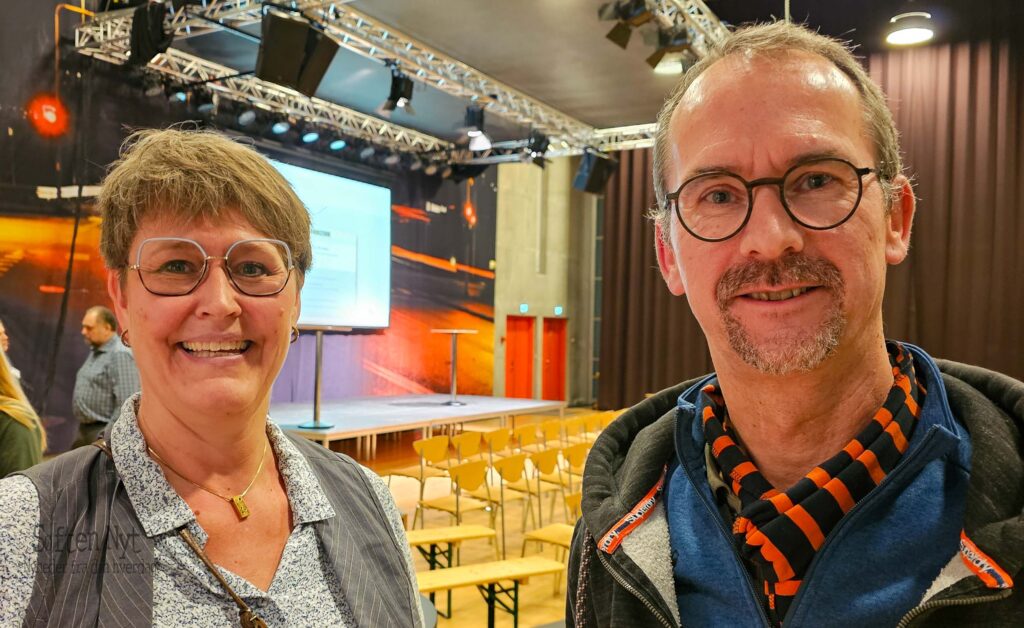 Marie-Louise og Ian Talmark Kannerup bor i Habjerg, og er meget bekymrede for, hvordan solcelleanlægget kommer til at se ud og om der vil være gener fra det. De synes heller ikke, at de havde fået svar på alt til borgermødet, og de vil begge nøjre følge med i projektet fremover. Foto: Anders Godtfred-Rasmussen - Søften Nyt.