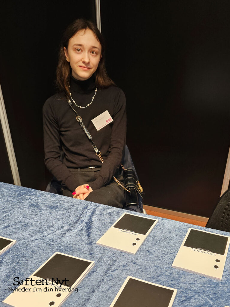 Natalie Patell har selv skrevet udgivet sin digtsamling ´Momentum`, og har haft det på sin ´Bucket-list`, at hun skal ud og præsentere digtsamlingen på en bogmesse. Foto: Anders Godtfred-Rasmussen - Søften Nyt.
