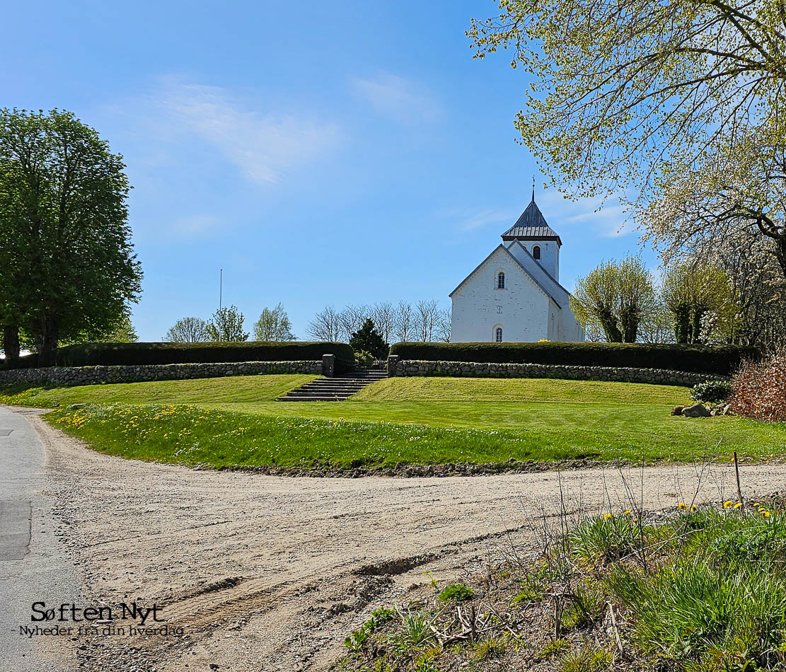 Billede af Sabro kirke hvor Pilgrimsvandringen starter på Kr. Himmelfartsdag. Foto: Anders Godtfred-Rasmussen - Søften Nyt.
