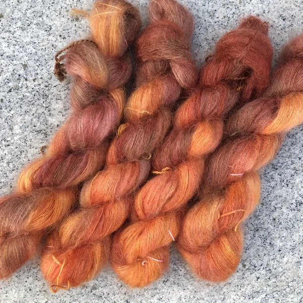 Håndfarvet silk mohair fra sokkegarn