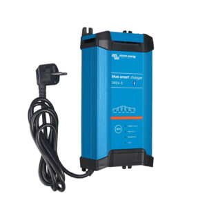 Blue Smart IP22 Charger 24/16(3) 230V CEE 7/7