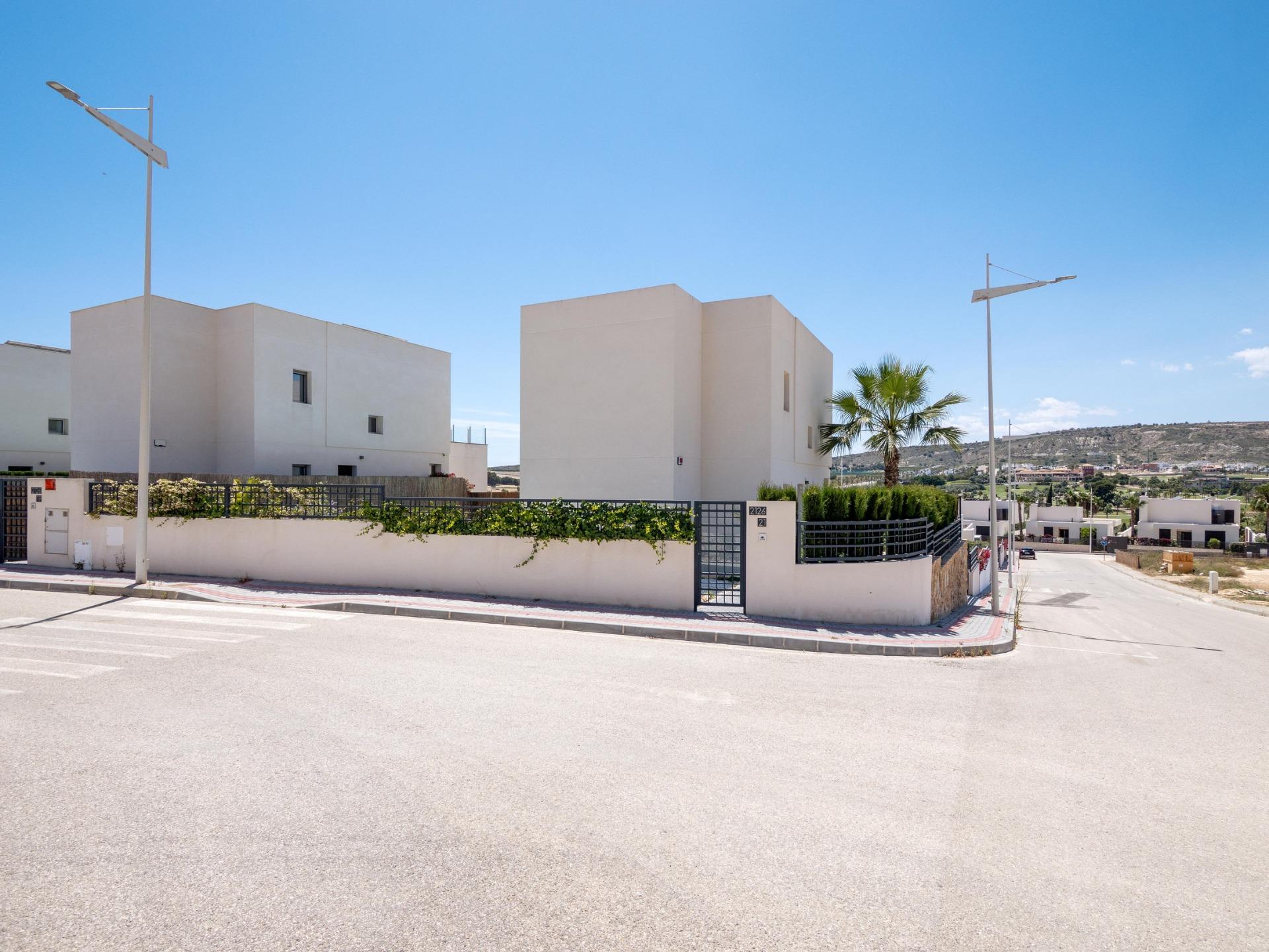 Modern Design Villa med Golfutsikt – 4 soverom (Ref: N9818)