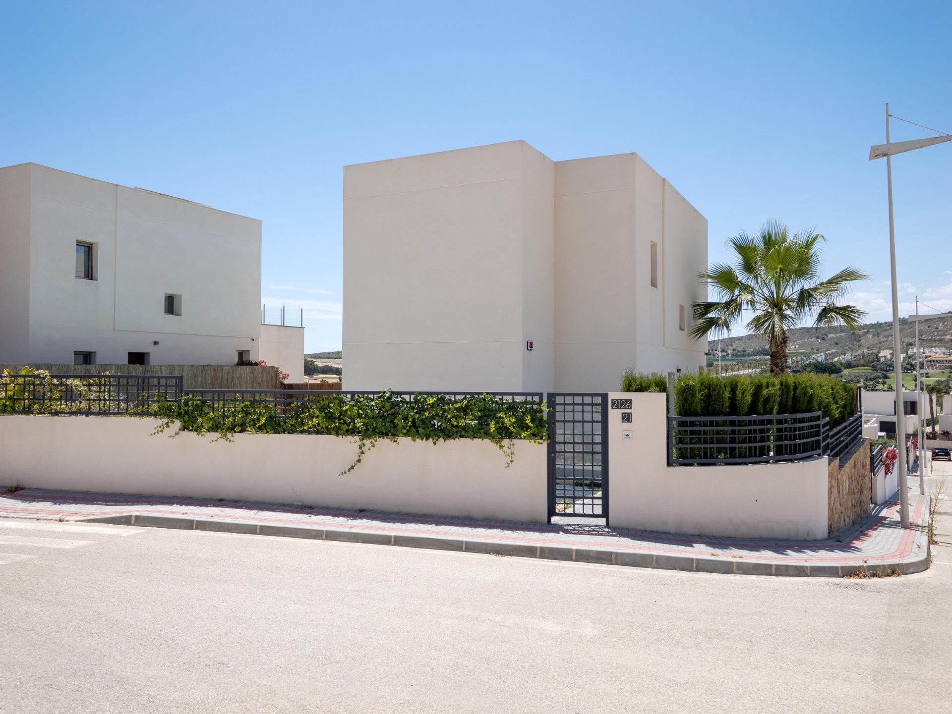 Modern Design Villa med Golfutsikt – 4 soverom (Ref: N9818)