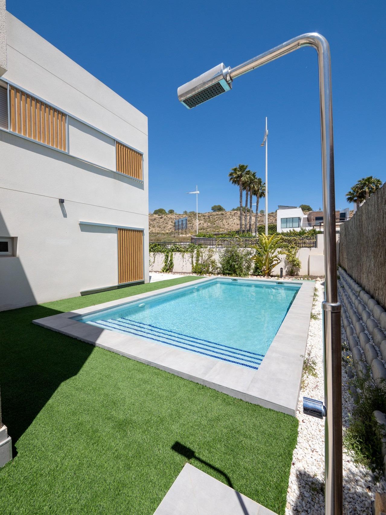 Modern Design Villa med Golfutsikt – 4 soverom (Ref: N9818)