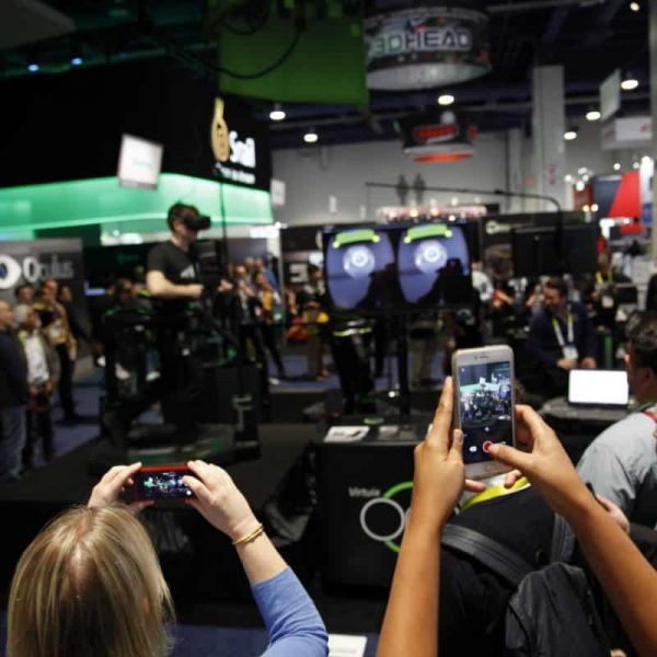 crowd filming vr guy at ces