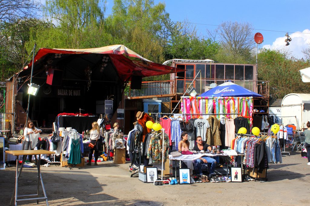 Odonien Flohmarktstände