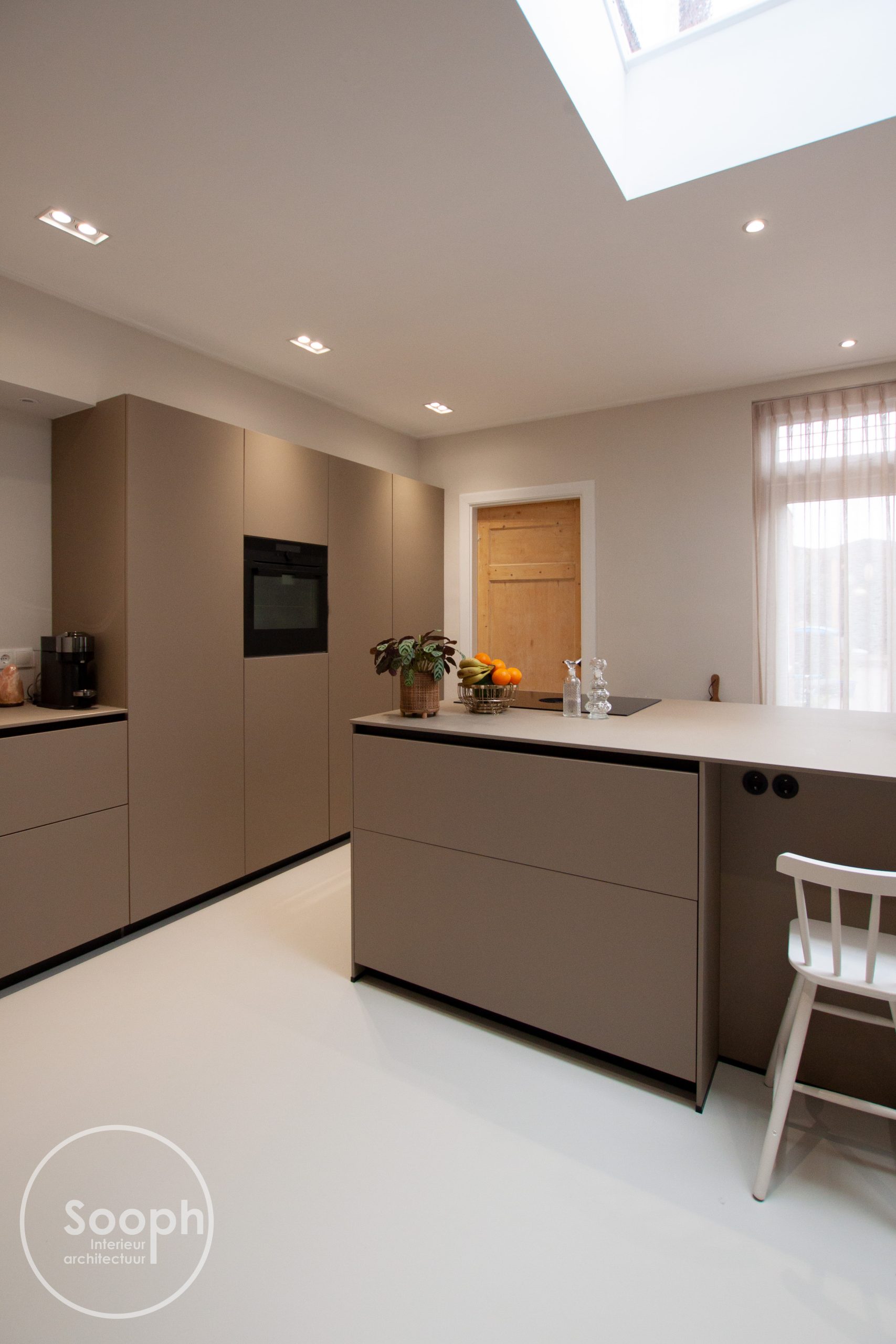 Taupe keuken – Sooph interieurarchitectuur