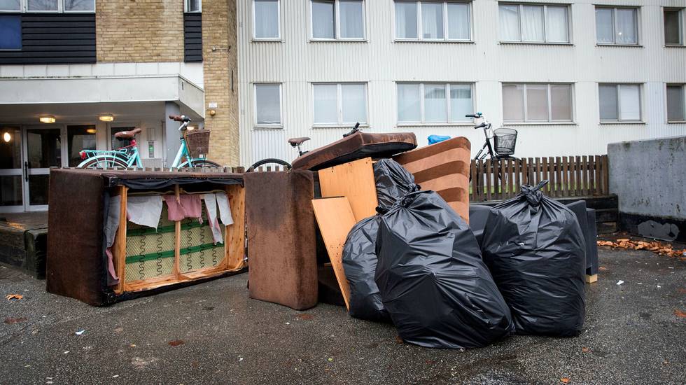 Hämtning av grovsopor slänga soffan slänga sängen bortforsling av möbler