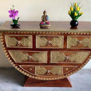 D Shaped Console