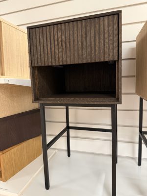 Elma sängbord mörk ek