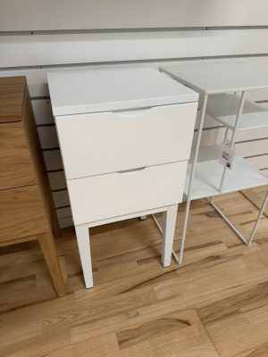 Frida sängbord vitlackad