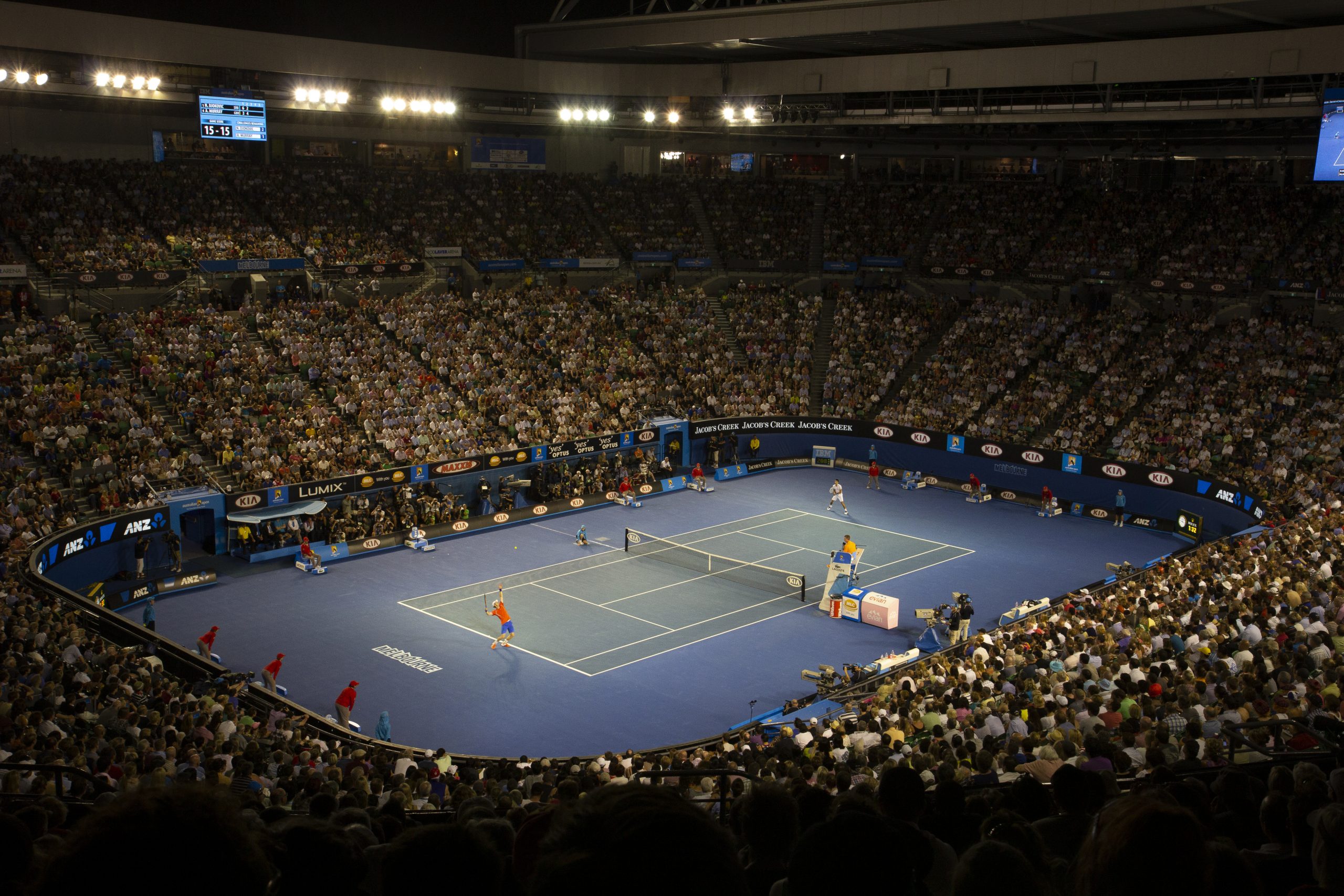 Australian open semi final, Andy murray serving against Novak Djokovic