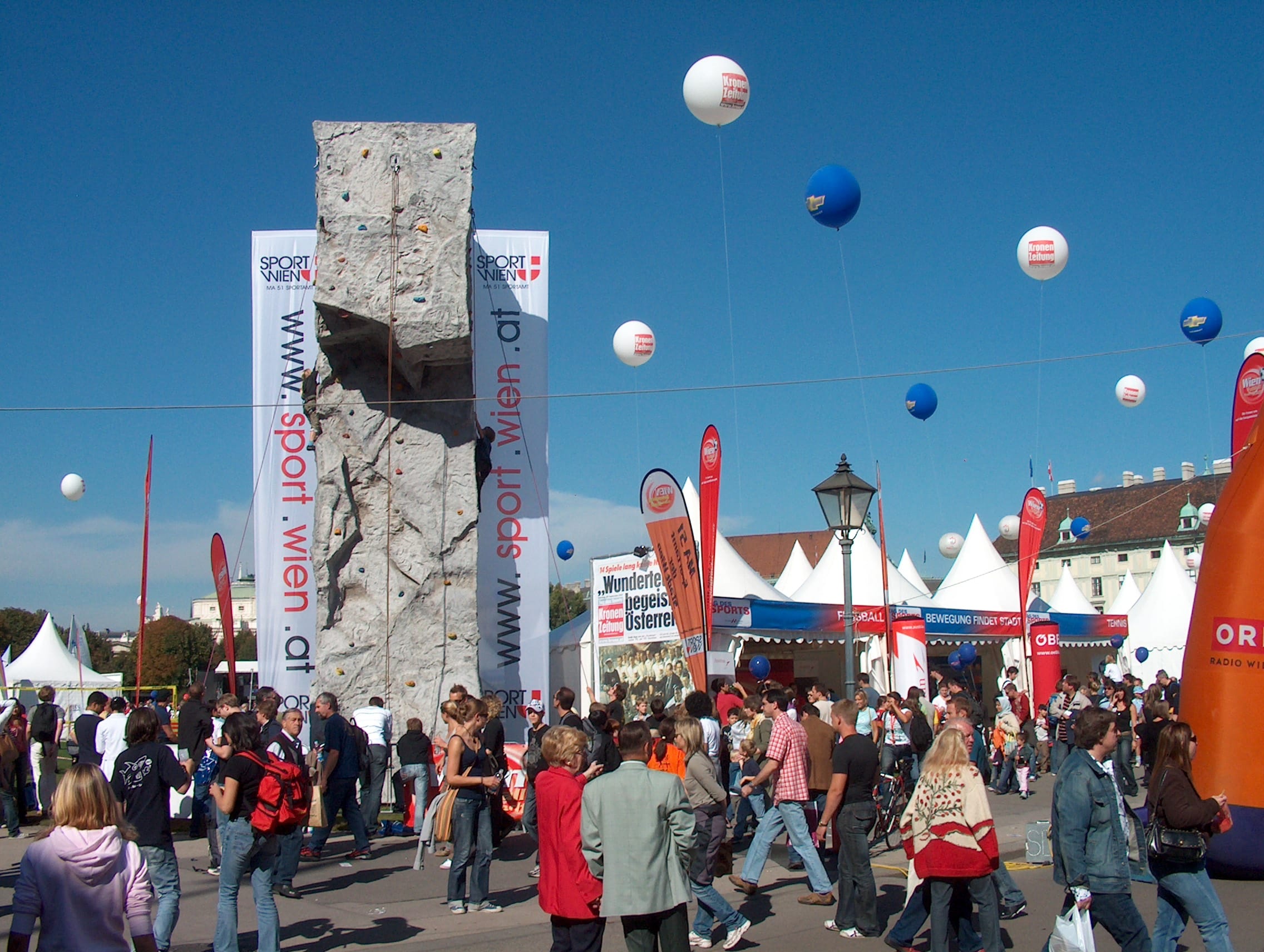 Spider Rock 3 Kletterturm Panorama am Tag des Sports Heldenplatz